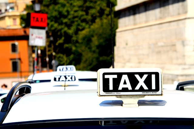 Taxi na lotnisko Warszawa – wynajem samochodów Warszawie lotnisko